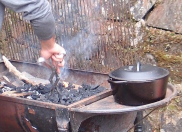 tongs_used_on_charchoal